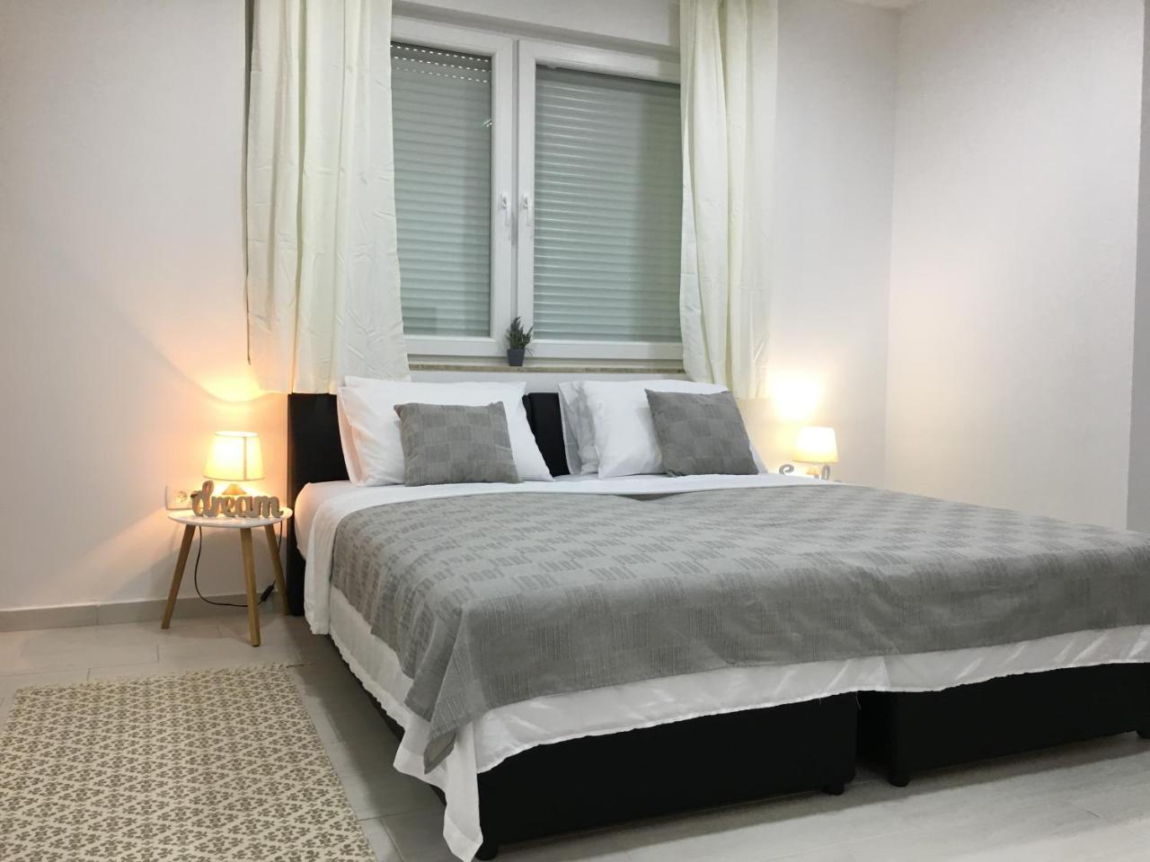Apartments Valentina - Free Parking Mostar Bagian luar foto
